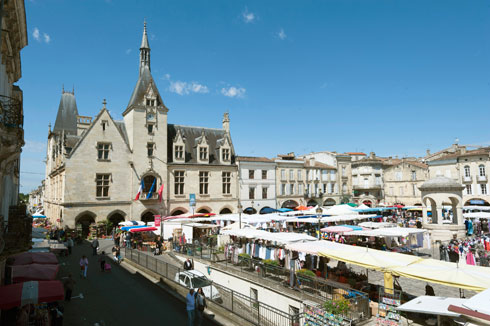 Crociera fluviale a Bordeaux. Foto di Libourne.